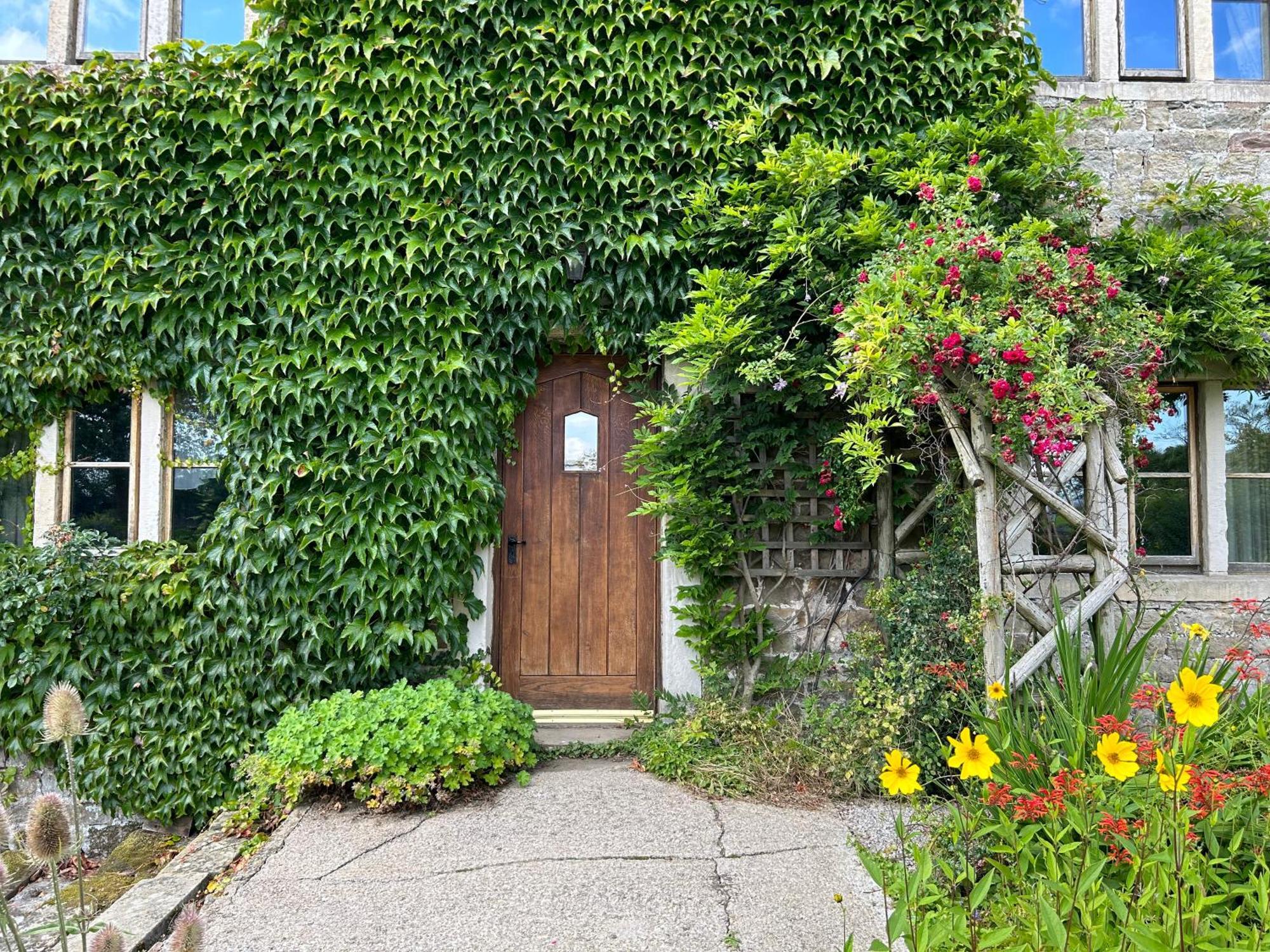 Large Country Farmhouse Уодингтън Екстериор снимка