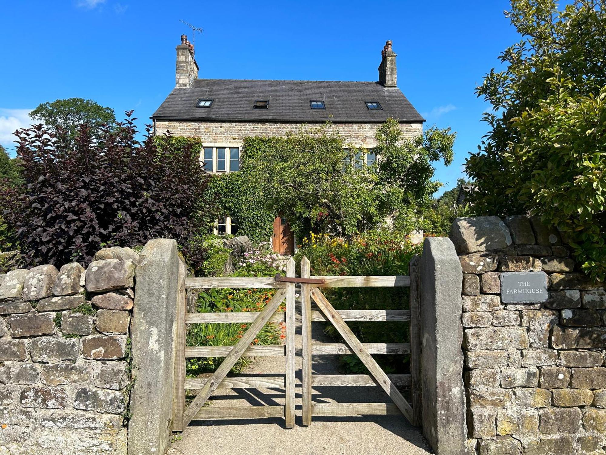 Large Country Farmhouse Уодингтън Екстериор снимка